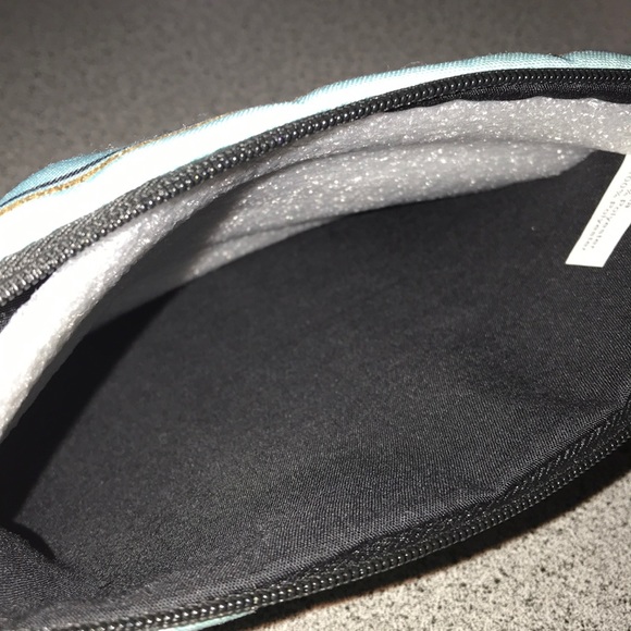 NWT Typo pouch - Picture 5 of 6